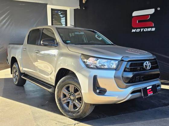 TOYOTA HILUX 2.8 D-4D TURBO DIESEL CD SR 4X4 AUTOMÁTICO TOYOTA HILUX 2.8 D-4D TURBO DIESEL CD SR 4X4 AUTOMÁTICO